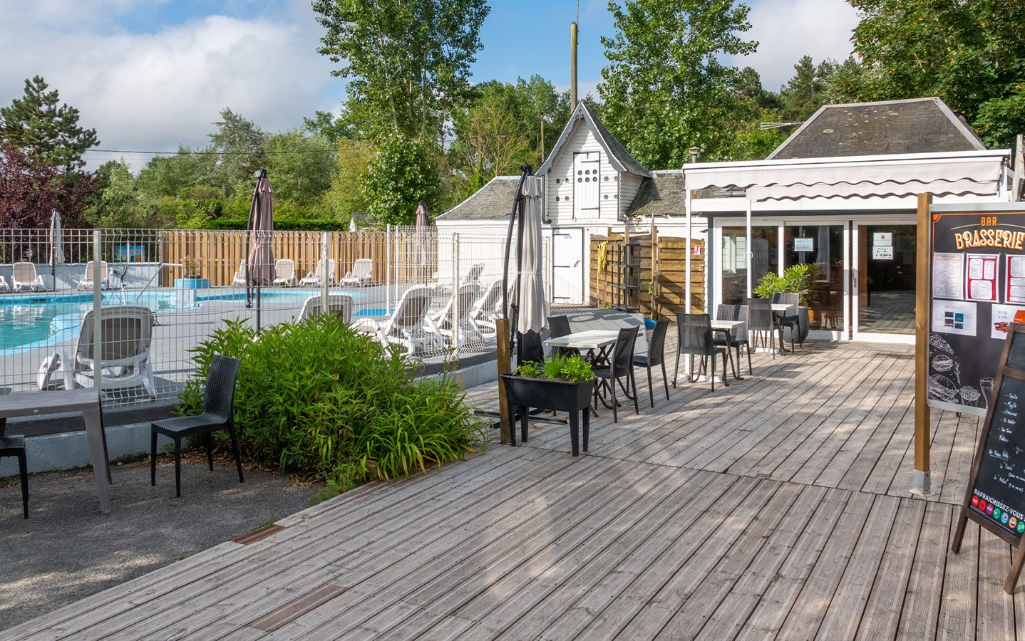 Piscine et brasserie du Camping les 3 Sablières