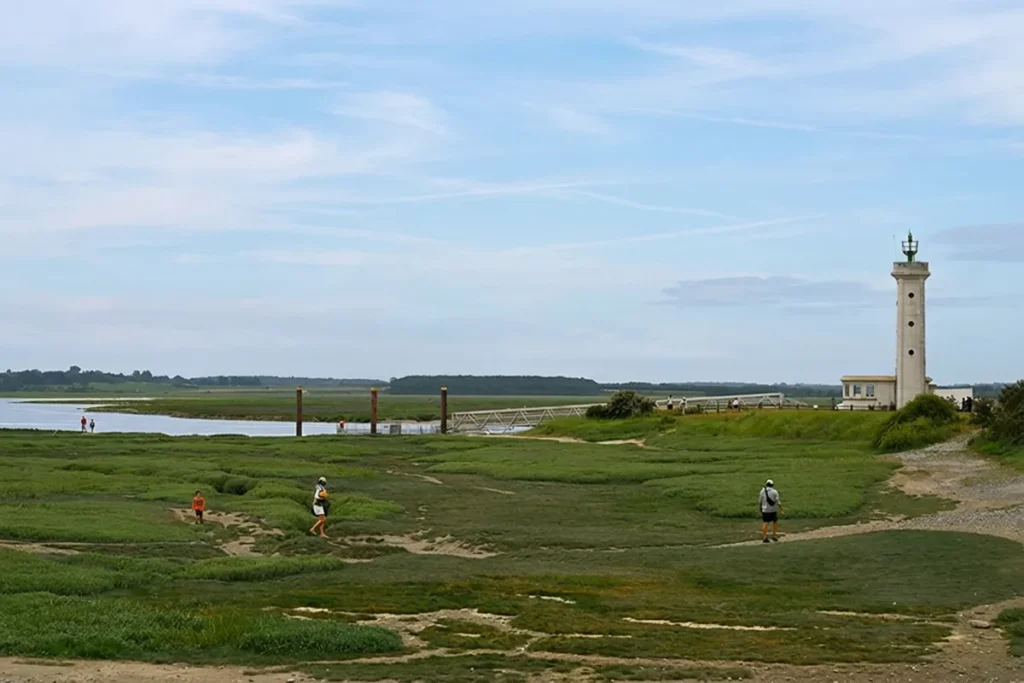 Le phare et la pointe du Hourdel, point d'observation des phoques en Baie de Somme